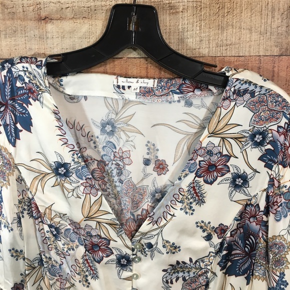 Willow & Clay Floral Blouse - Picture 4 of 8
